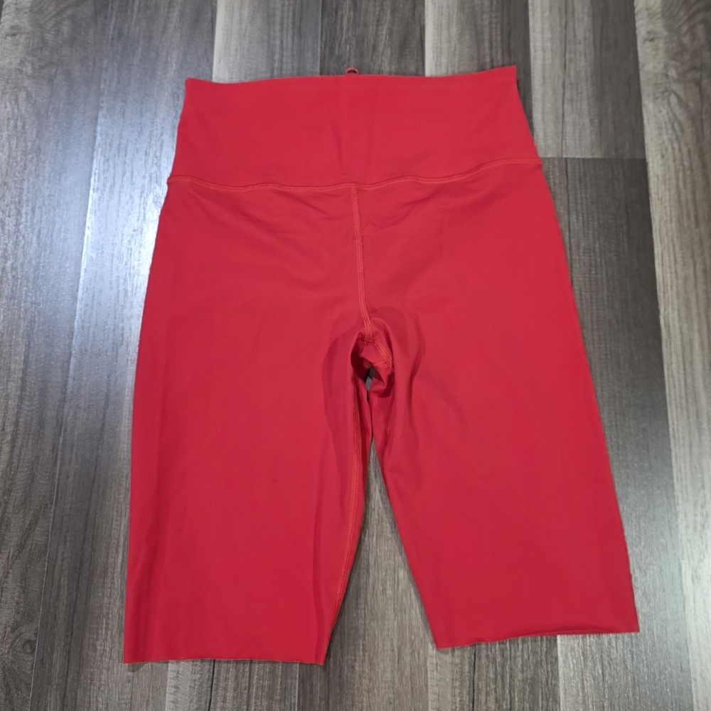 Lululemon Train To Beach High Rise 10" Quick Dry Stretch Shorts In True Red. 4